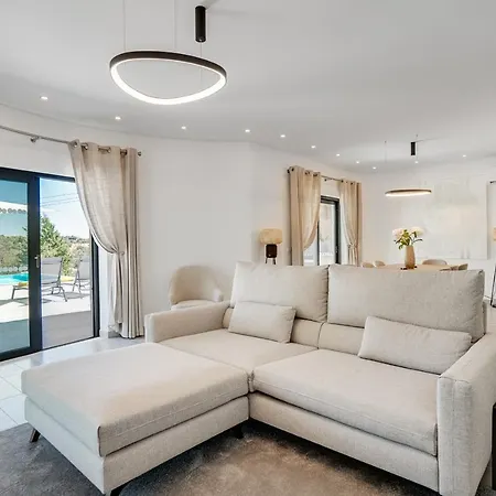 Quinta Do Cerro Luxurious Four Bed In Лоле